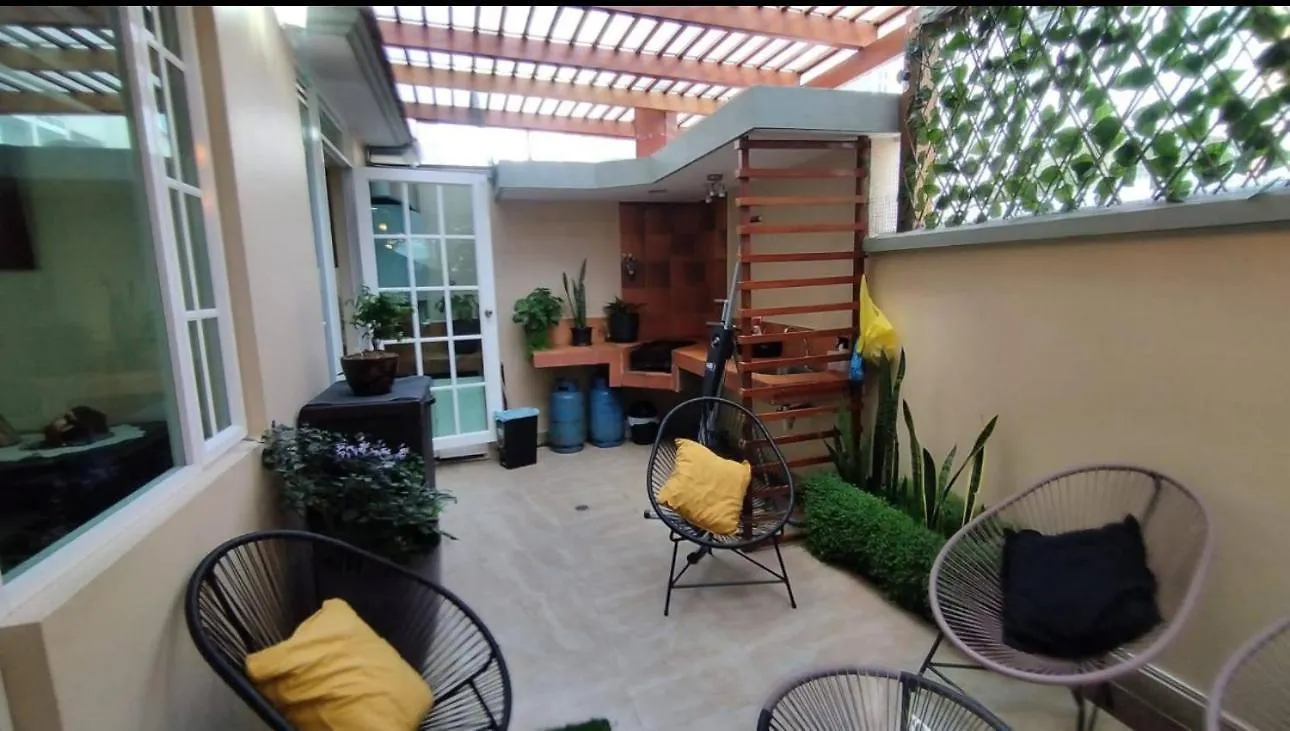 Residencias Bordeaux 基多